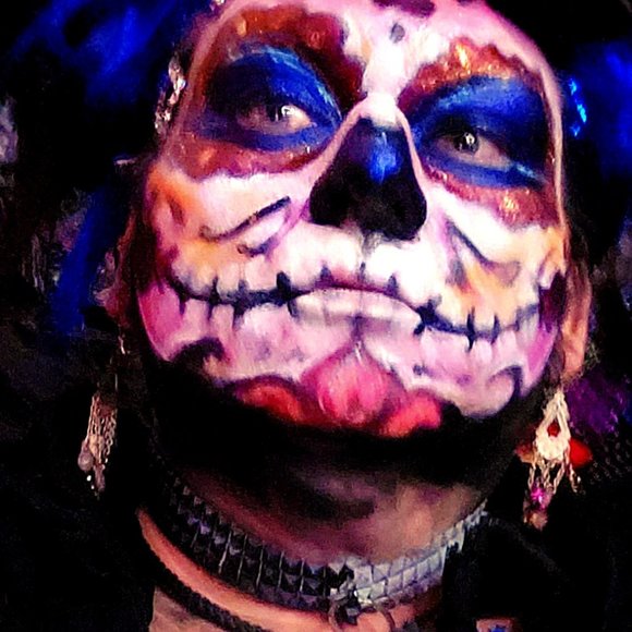 Meet Maralee. A Lifelong makeup lover and artist, my face is my favorite canvas. - Picture 3 of 13